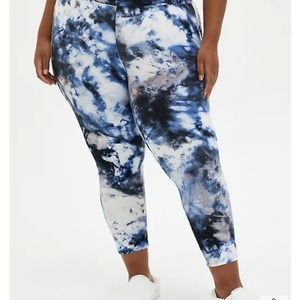 NWT TORRID CROP PREMIUM LEGGING - ASH TIE DYE SIZE 1X
